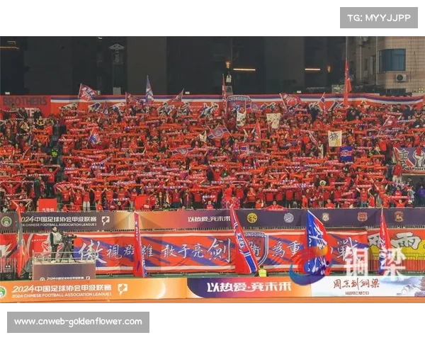 重庆城足超梁平主场雨战燃情万名球迷齐声助威掀起足球热潮