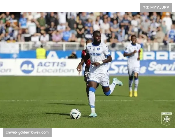 兰斯边锋因肌肉疲劳缺席合练,个人本月场均高强度跑距离位列队内第一 兰斯边锋因肌肉疲劳缺席合练,个人本月场均高强度跑距离位列队内第一